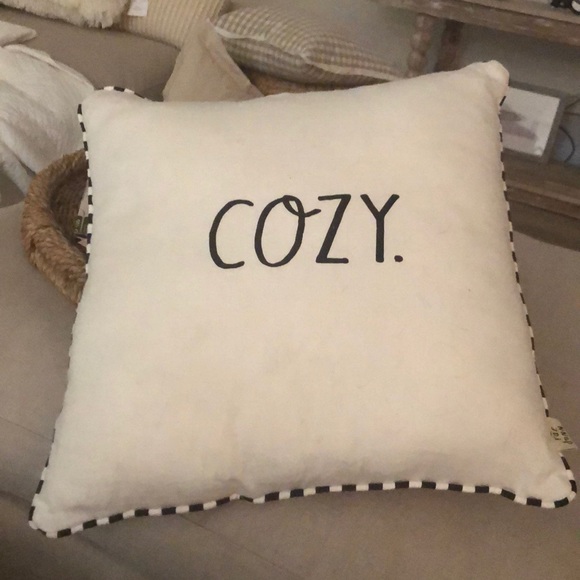 Meet your Posher, Randi - Picture 1 of 1